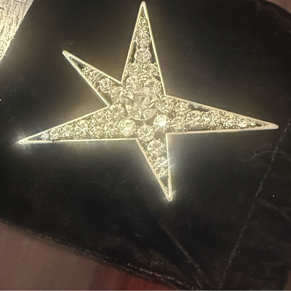 STUNNING Silver Tone Star Brooch with Dazzling Crystals